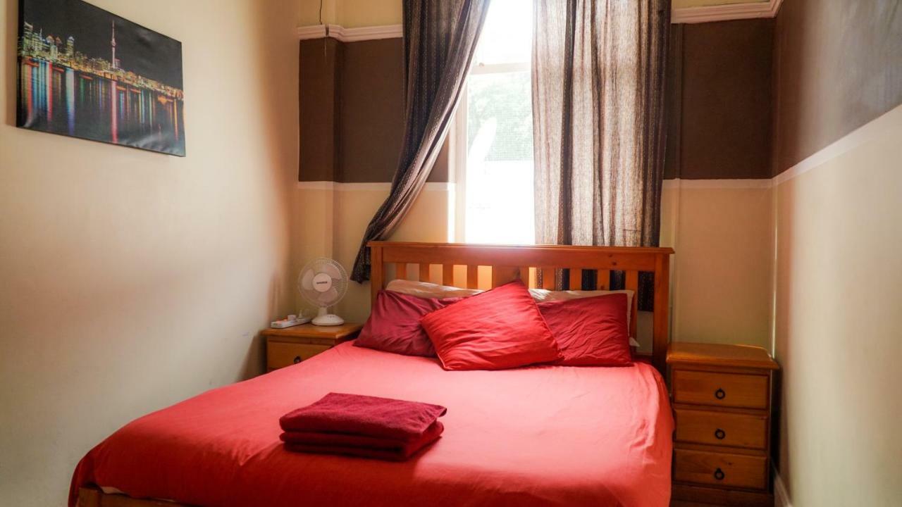 Frienz Backpacker Hostel โอ๊คแลนด์ ภายนอก รูปภาพ