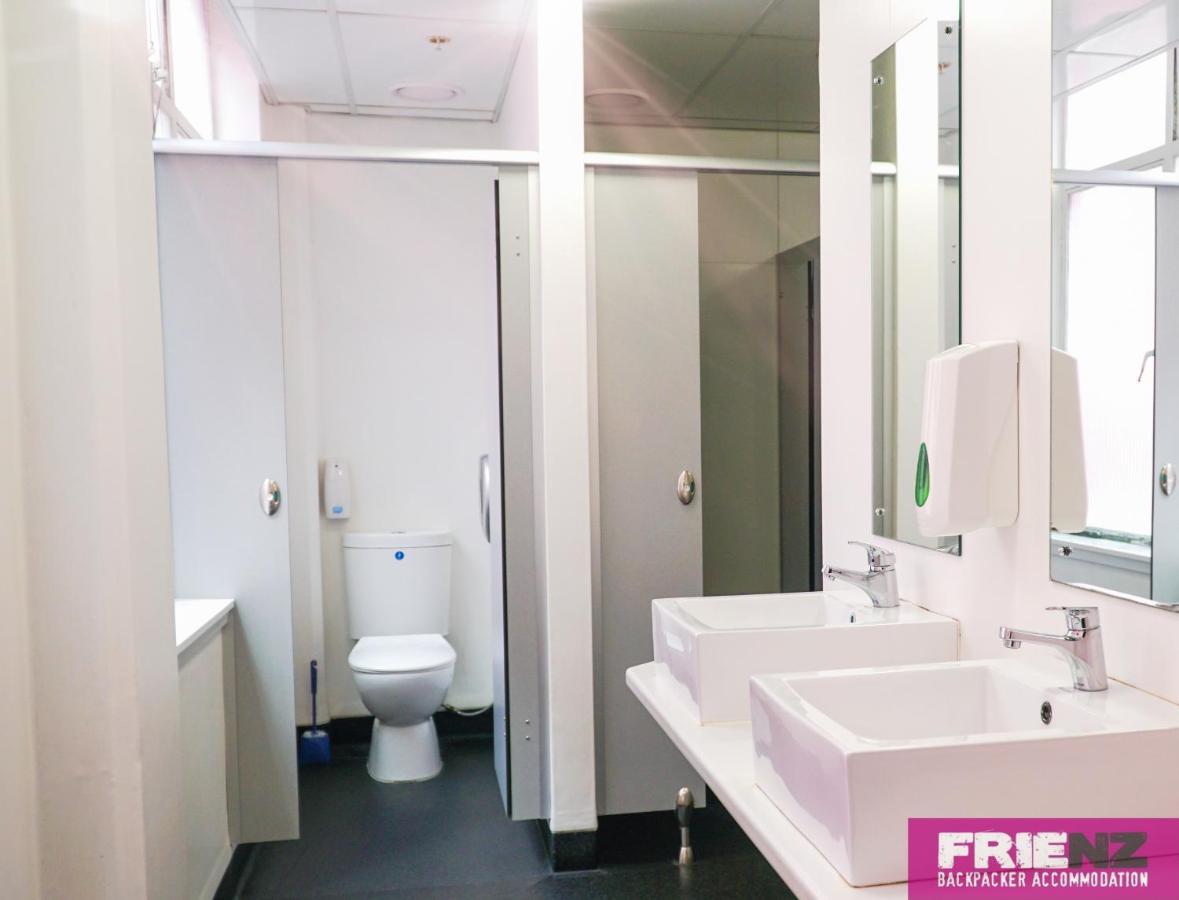 Frienz Backpacker Hostel โอ๊คแลนด์ ภายนอก รูปภาพ